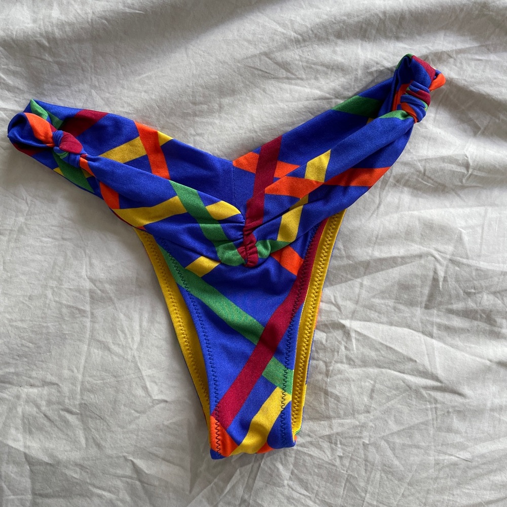 *SOLD on de*pop* Sommer swim bikini bottom